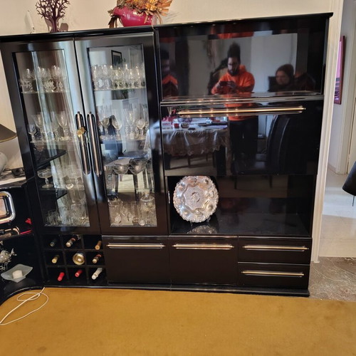 Black lacquer unit used, detachable