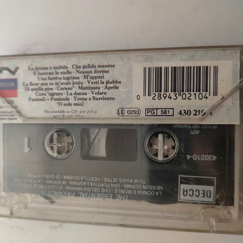 The Essential Pavarotti cassette tape like new, Decca 1991