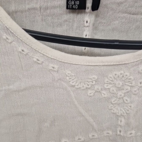 Attrattivo top white and fresh used