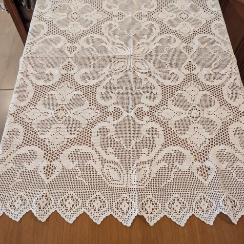 White crochet tablecloth large 100x95 cm like new