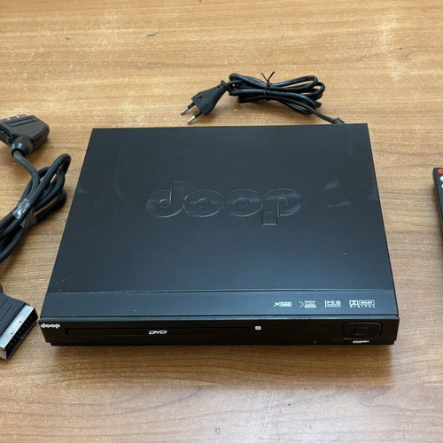Doop DV-SD 100 DVD player with remote and SCART cable