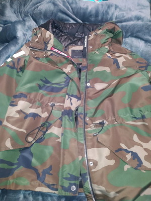 Μπουφάν Bershka camouflage Medium καινούργιο, καφέ και πράσινο