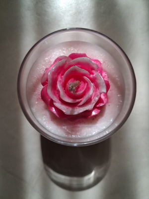 Handmade plant-based candle with baby powder scent