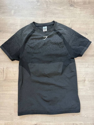 Gymshark Shadow Seamless T-shirt new, sizes M and L, black