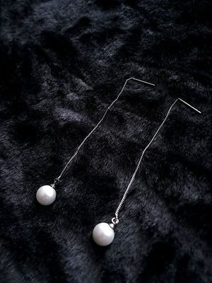 Earrings with pearls on chain new, white and silver