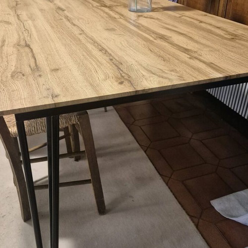 Table like new, dimensions 90x160x76 without chairs