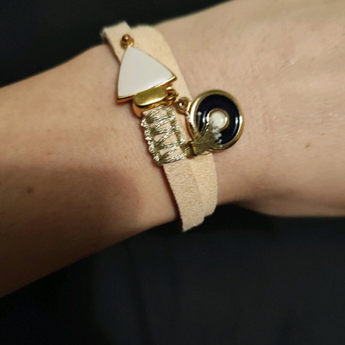 Bracelet with metal triangle and eye charm in light beige like new