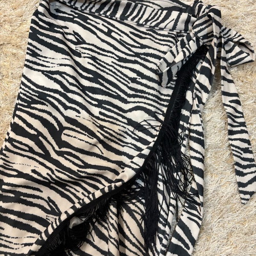Midi skirt like new, black and white with side slit