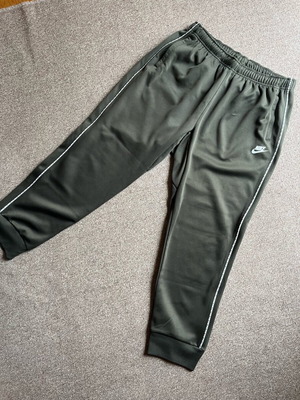 Nike sportswear tracksuit dark green like new