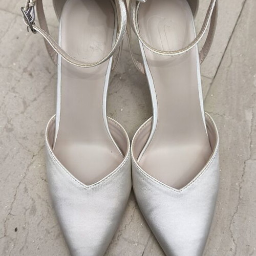 Bridal pumps size 36 satin white like new with bow