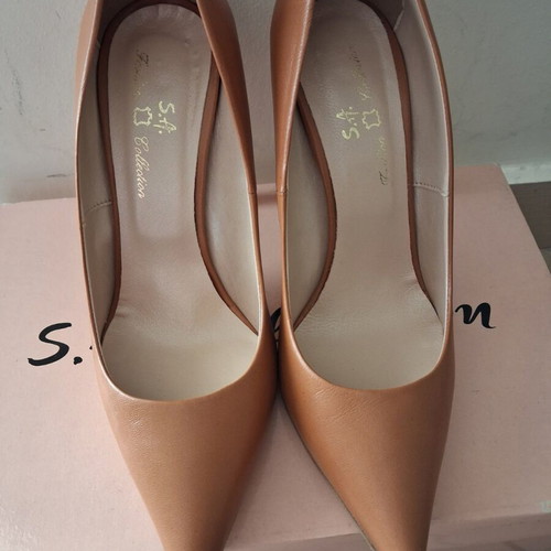Beige leatherette pumps like new, heel height 10, size 38