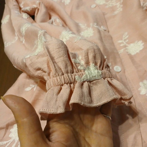 Women's pink shirt XL new with white embroidered flowers