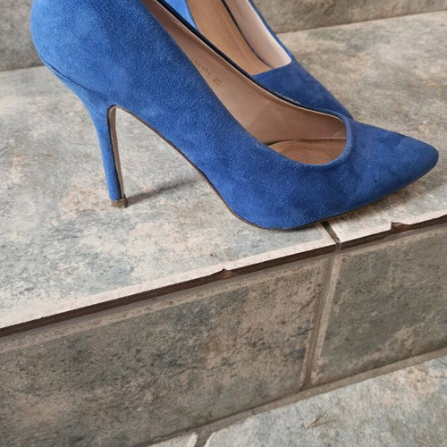 Blue electric pumps size 40 like new