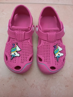 Beach shoes size 27 like new