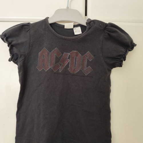 H&m shirt used for 12-18 months