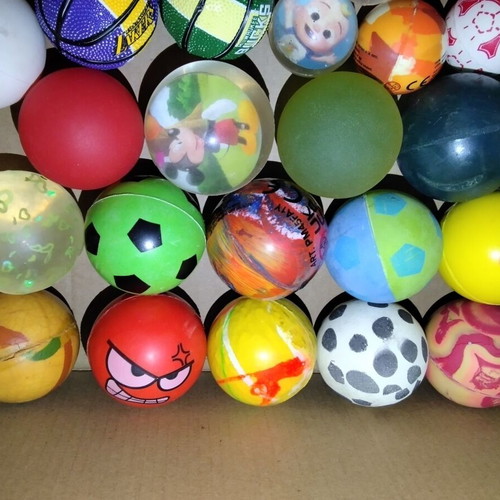 Crazy balls set like new, 60 rubber and 25 plastic pieces