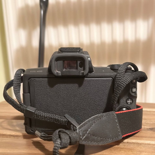 Canon EOS M50 mirrorless like new with EF-M 15-45mm IS STM lens