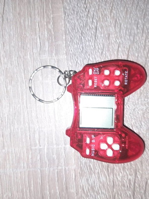 Electronic keychain game like new with 26 nostalgic games