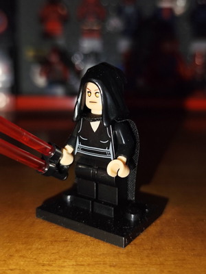 Φιγούρα Darth Rey σαν καινούργιο με βάση, δύο εκφράσεις, κάπα, διπλό κόκκινο lightsaber