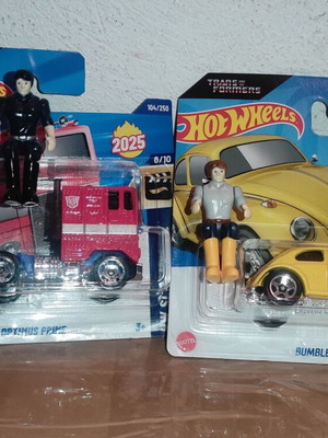 Hot Wheels Transformers Optimus Prime και Bumblebee με οδηγούς Spike και Sparkplug καινούργια