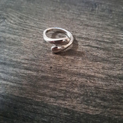 Silver ring new in excellent condition