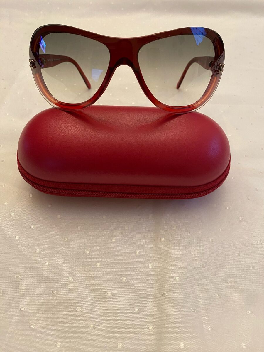 小物 archive chanel sunglasses matalframe red Chanel vintage mask sunglasses red like… - € 110,00 - Vendora.cy
