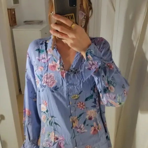 Floral vintage blue shirt like new, size M/L