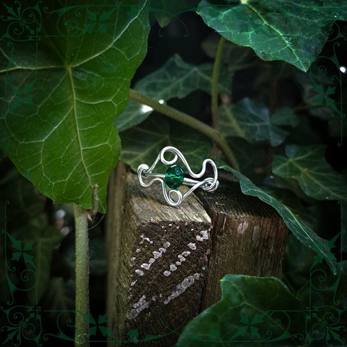 Silver ring with green crystal stone new