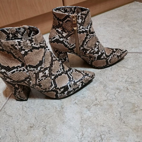 Snake print ankle boots new, size 38, narrow fit