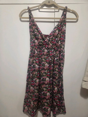 Summer dress like new, floral with wrap bust and V neckline