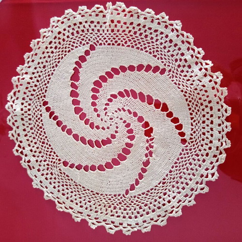 Vintage handmade crochet doily used, beige spiral design 25 cm