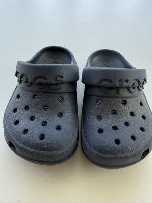 Crocs dark blue toddler shoes used, size C6 (EU 22-23)