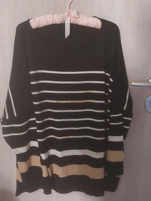 Oversized thin knit sweater one size like new, black and white