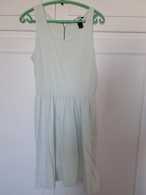 Dress light green H&M like new, size M
