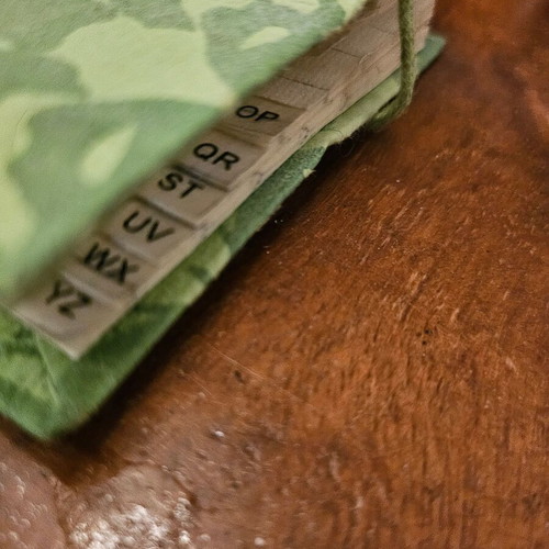 Small pocket index new