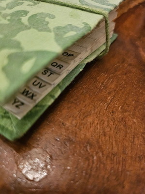 Small pocket index new