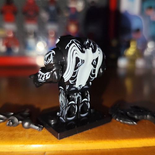 Venom Eddie Brock Symbiote figure like new with accessories