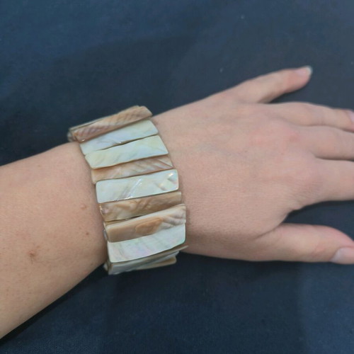 Bone bracelet like new with elasticity
