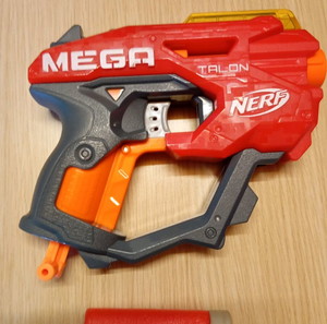 Hasbro nerf blaster talon