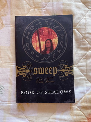 Book of Shadows από Cate Tiernan σαν καινούργιο, πρώτο βιβλίο στη σειρά Sweep