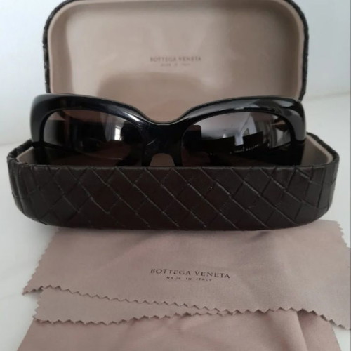 Bottega Veneta Sunglasses like new, black oversized acetate frame