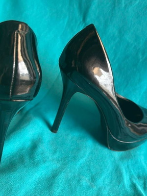 Μαύρη γόβα, με φιαπα, λουστρινι, μικρό peep toe, No 38