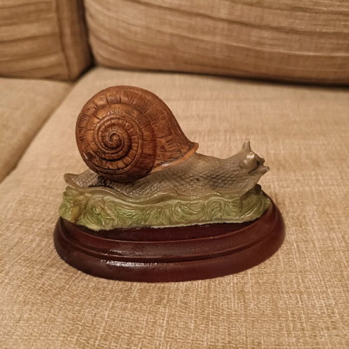 Snail figure on wood 13x8 cm like new