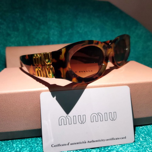 Miu Miu sunglasses new, modern brown and yellow