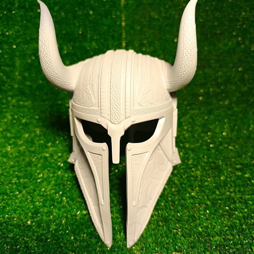 Viking helmet resin collectible like new