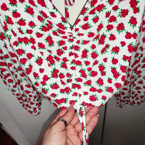 Zara cropped blouse size small like new, white with red flowers