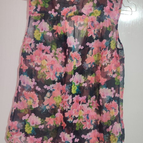 Vero Moda floral blouse sleeveless used, size Small