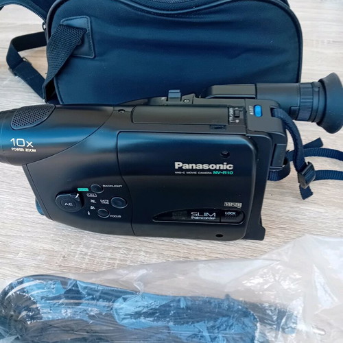 Panasonic VHS-C MVIE Camera NV-R10 video camera like new