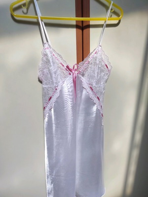 Satin robe and nightgown set like new, white and pink