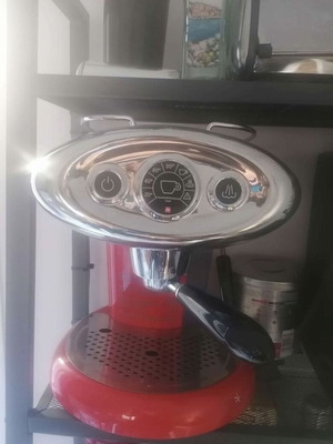Μηχανή Espresso Illy ελάχιστα χρησιμοποιημένη